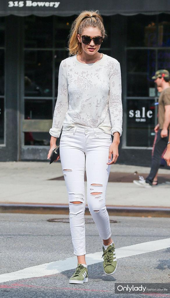 Gigi-Hadid-Wearing-Sneakers